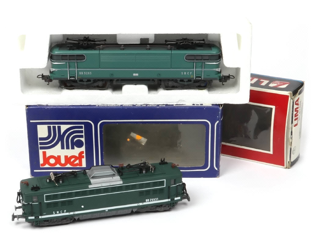 Lot 70 - DIVERS (HO) (2)