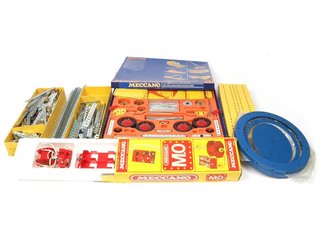 Lot 111 - MECCANO (FRANCE) (1)