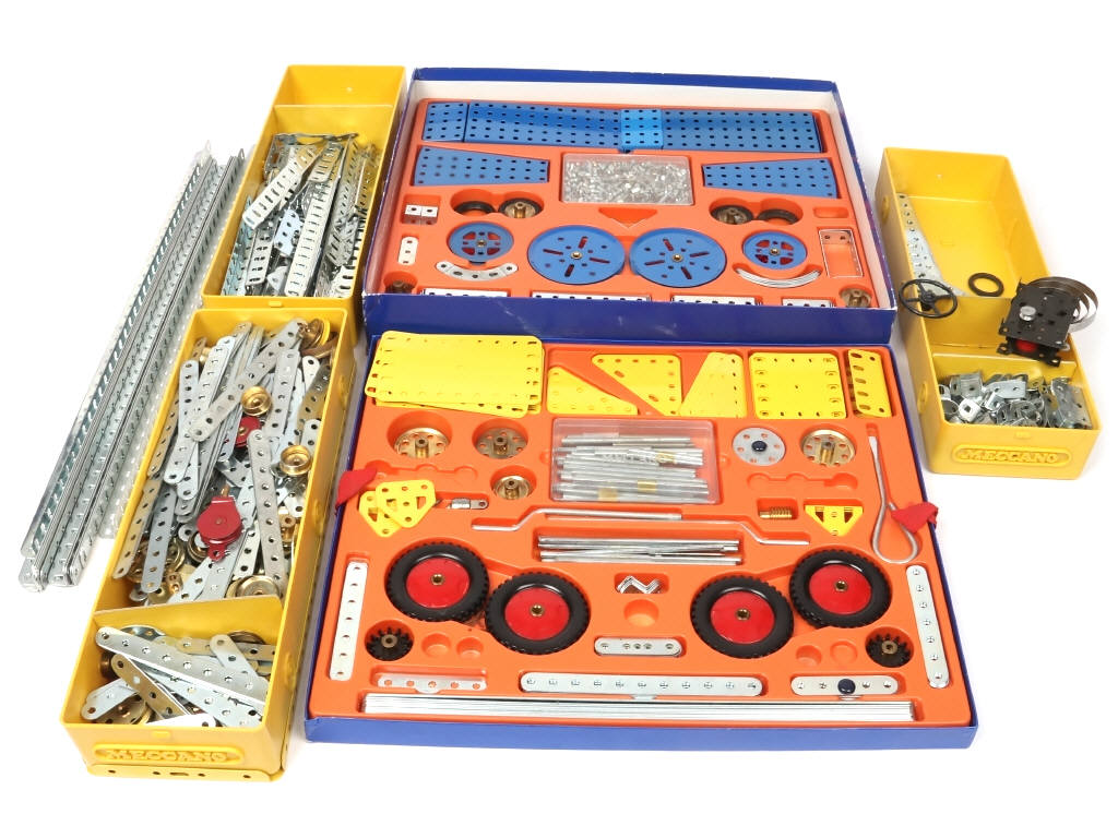 Lot 111 - MECCANO (FRANCE) (1)
