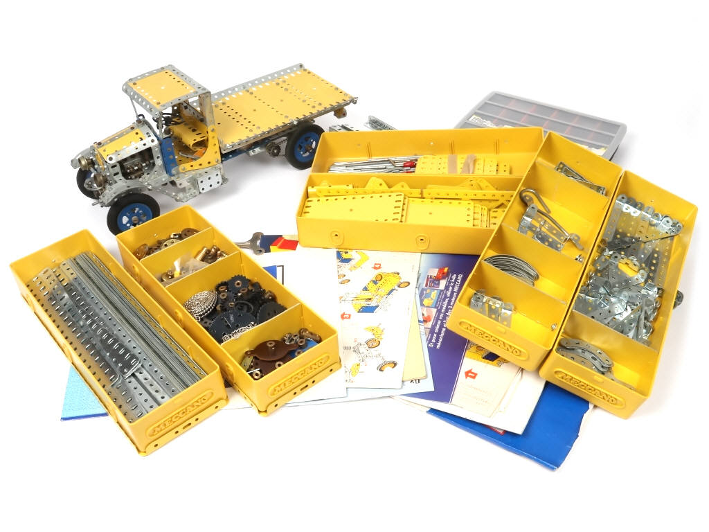 Lot 112 - MECCANO (FRANCE) (1)