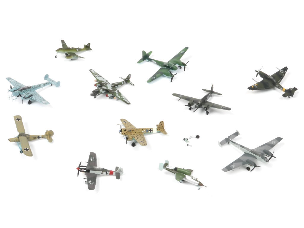 Lot 148 - DIVERS (11)