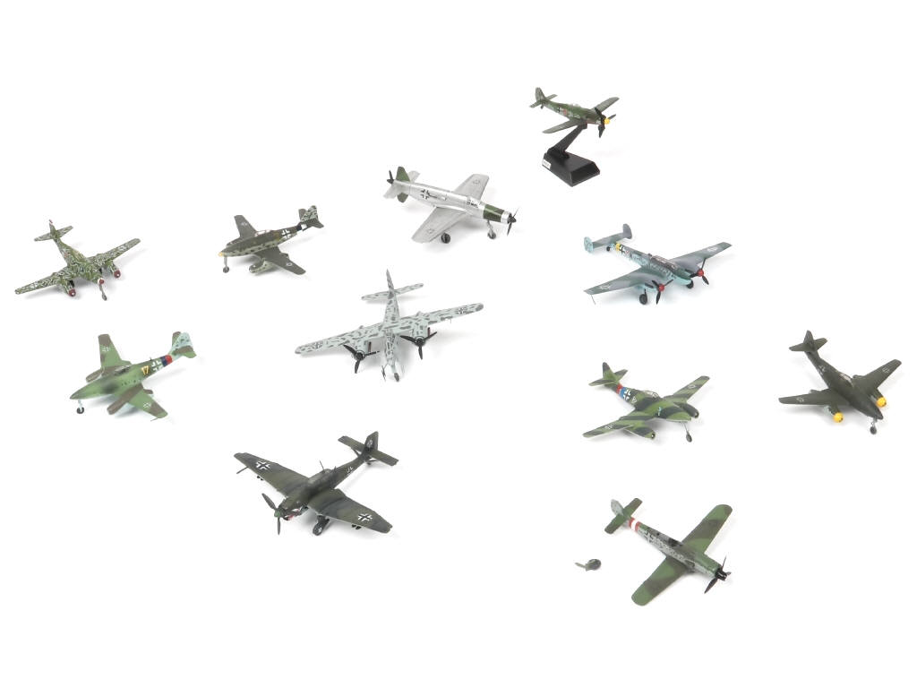 Lot 147 - DIVERS (11)