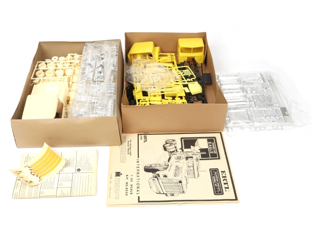 Lot 106 - DIVERS (USA) (2)