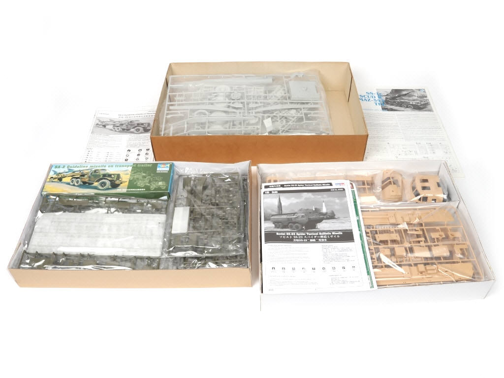 Lot 118 - DIVERS (3)