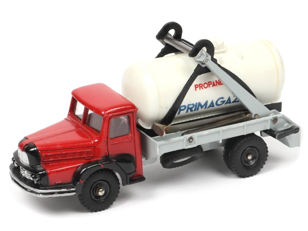 Lot 226 - DINKY TOYS (FRANCE) (1)