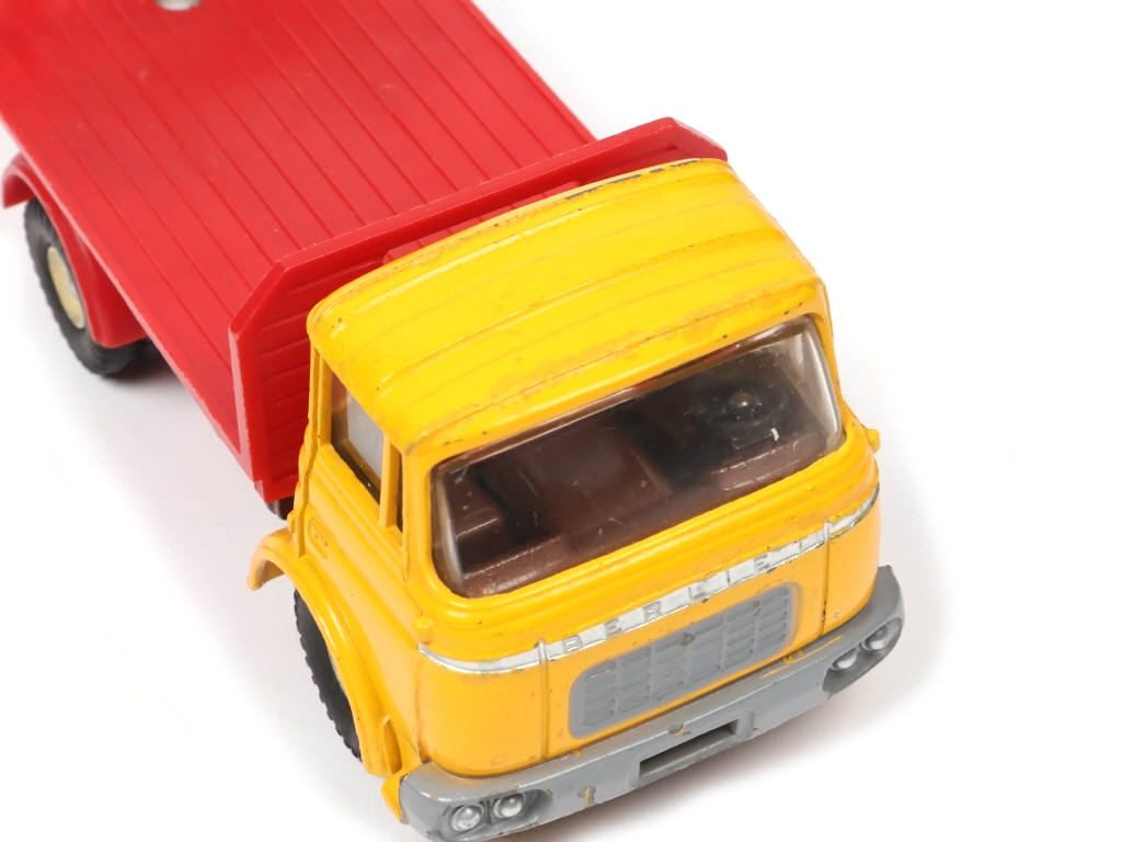 Lot 225 - DINKY TOYS (FRANCE) (1)