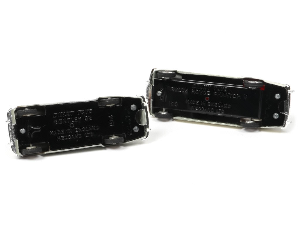 Lot 267 - DINKY TOYS (GB) (2)