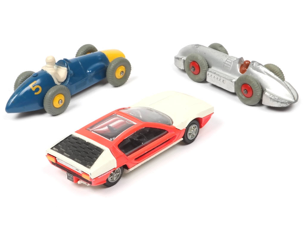 Lot 268 - DINKY TOYS (GB) (3)