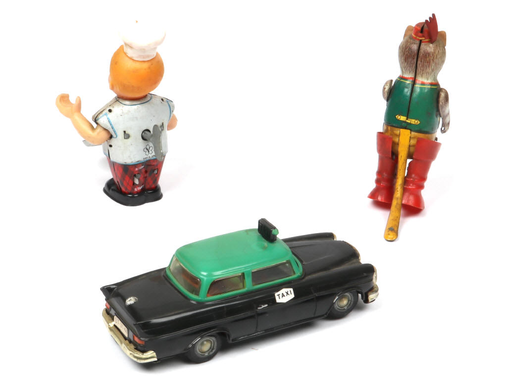 Lot 105 - DIVERS (3)