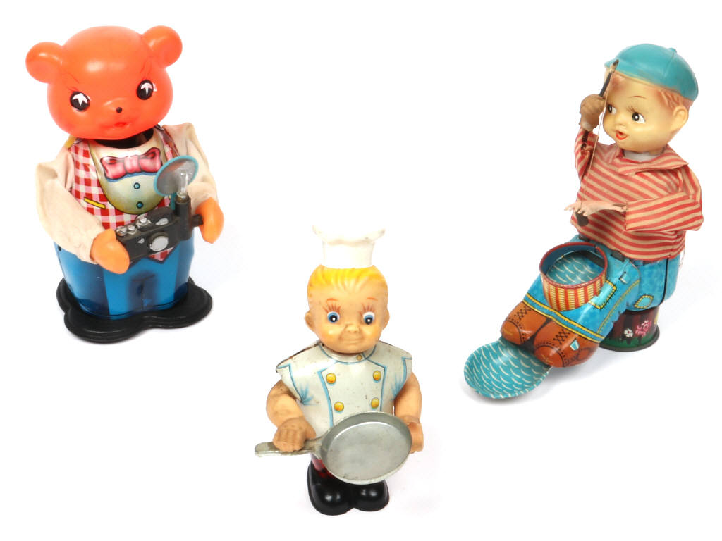 Lot 59 - DIVERS (3)