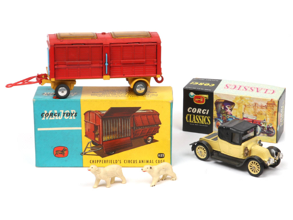 Lot 213 - CORGI TOYS (GB) (2)