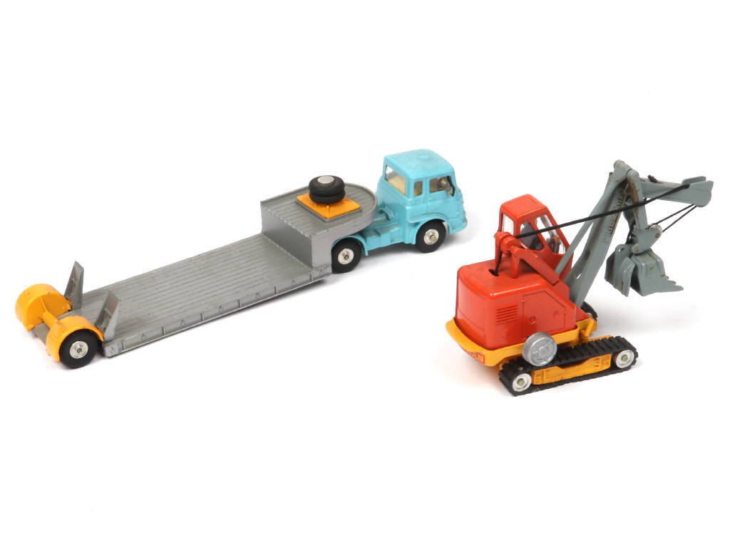 Lot 215 - CORGI TOYS (GB) (2)