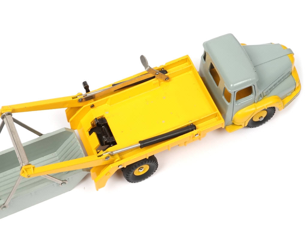 Lot 156 - DINKY TOYS (FRANCE) (1)