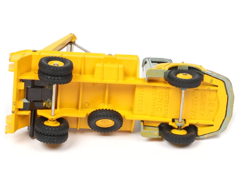 Lot 156 - DINKY TOYS (FRANCE) (1)