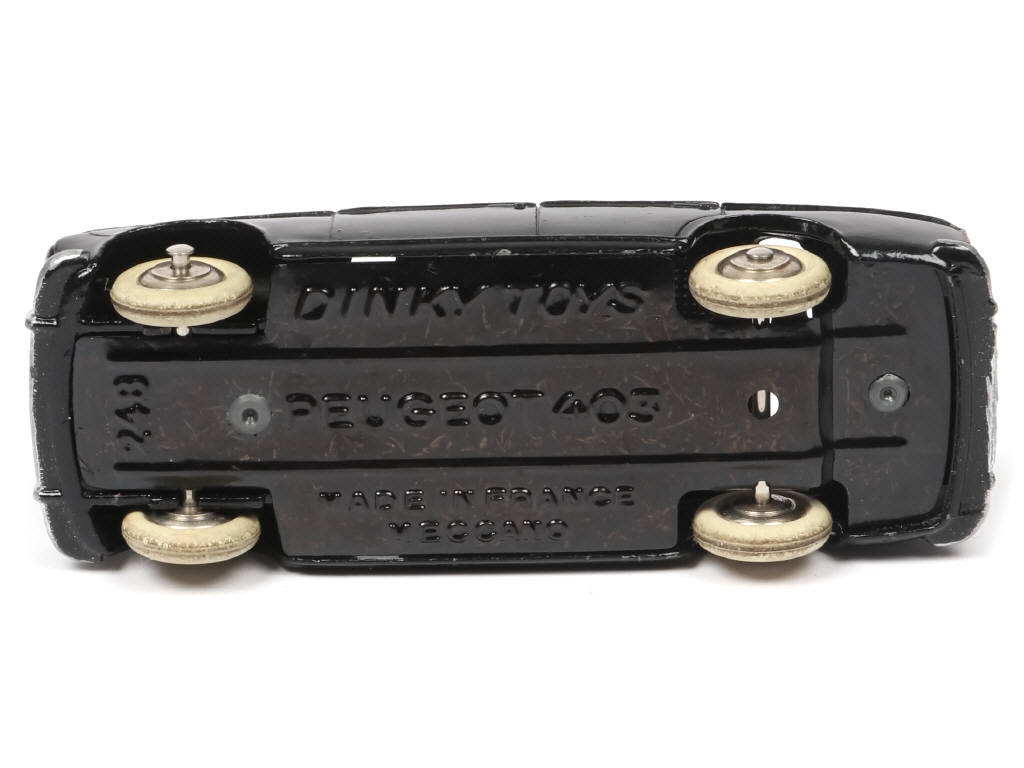 Lot 138 - DINKY TOYS (FRANCE) (1)