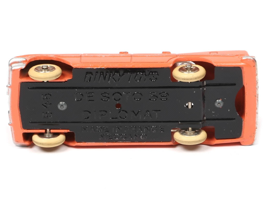 Lot 165 - DINKY TOYS (FRANCE) (1)