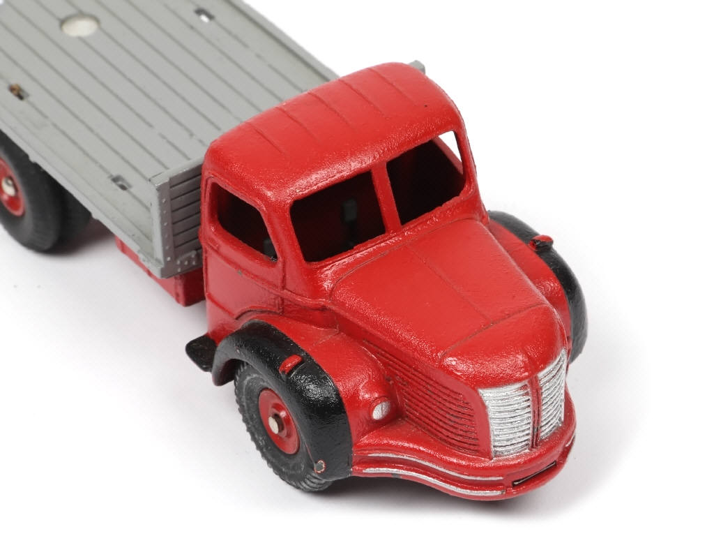 Lot 177 - DINKY TOYS (FRANCE) (1)