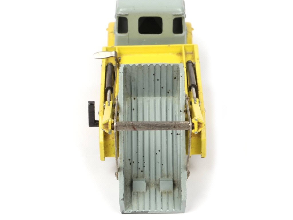 Lot 157 - DINKY TOYS (FRANCE) (1)