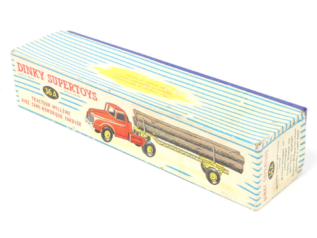 Lot 284 - DINKY TOYS (FRANCE) (1)