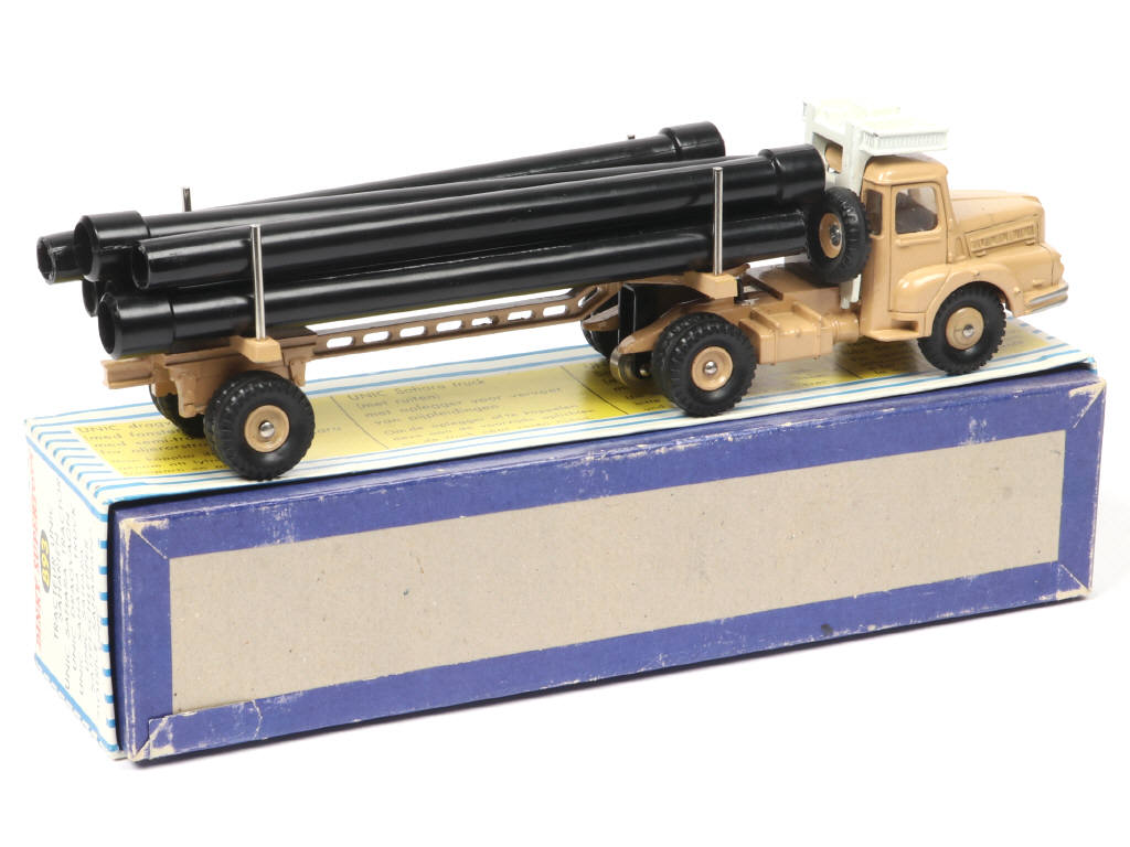 Lot 287 - DINKY TOYS (FRANCE) (1)