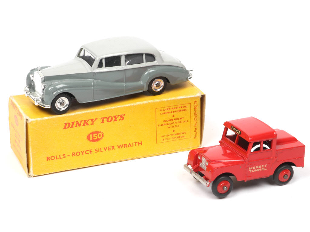 Lot 238 - DINKY TOYS (GB) (2)