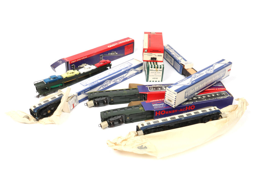 Lot 30 - HORNBY 'HO' (8)