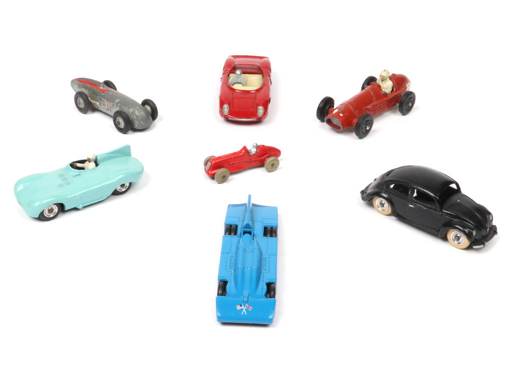 Lot 130 - DIVERS (7)