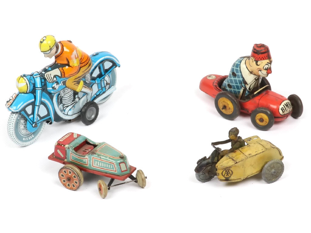 Lot 123 - DIVERS (4)