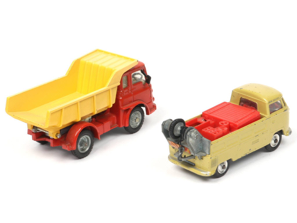 Lot 214 - CORGI TOYS (GB) (2)