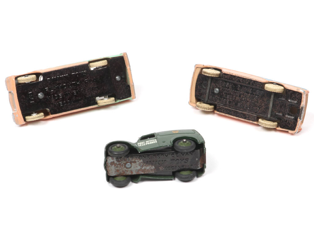 Lot 218 - DINKY TOYS (GB) (3)