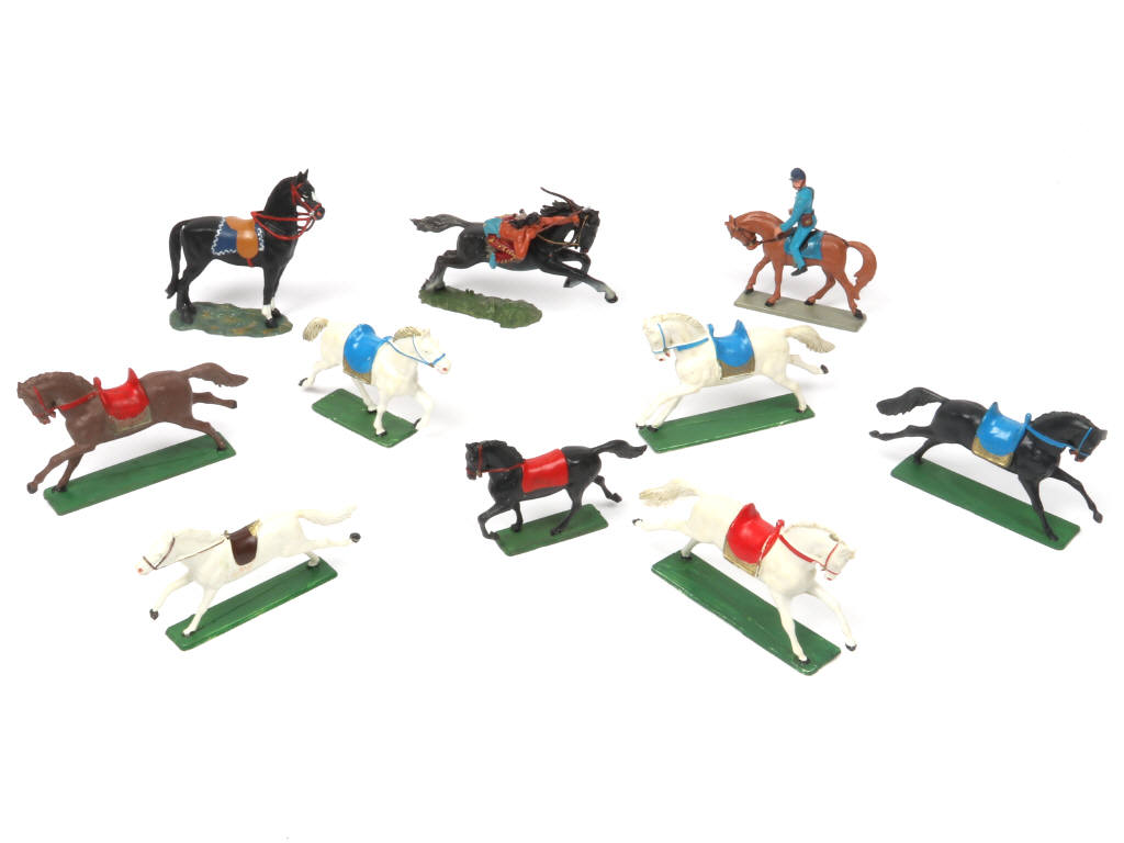 Lot 16 - DIVERS (12)