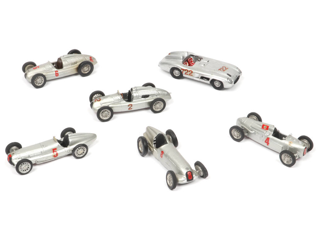 Lot 139 - DIVERS (6)