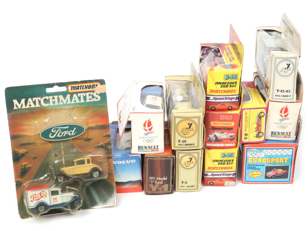 Lot 145 - DIVERS (17)