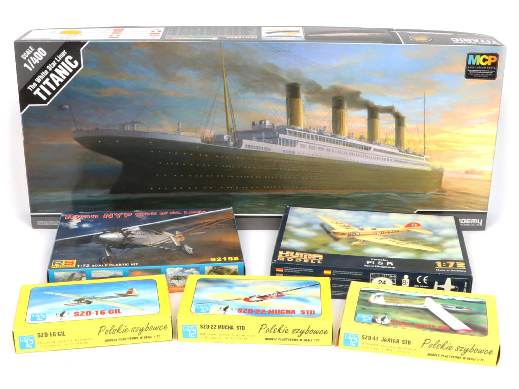 Lot 61 - DIVERS (6)
