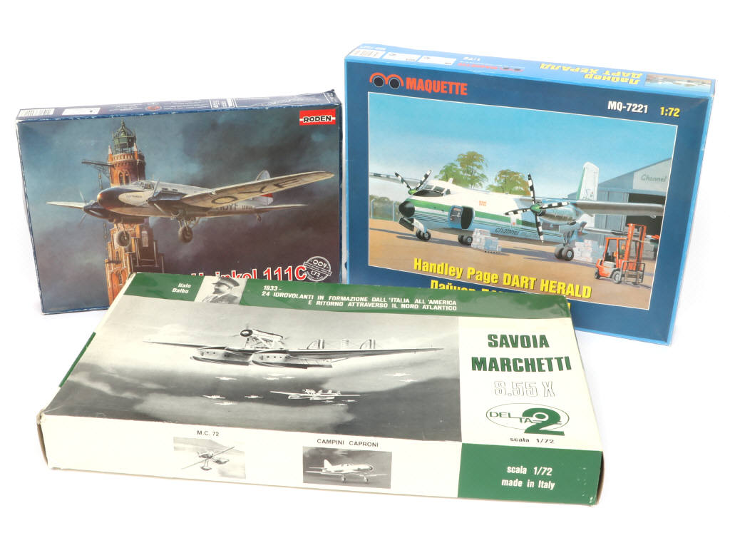 Lot 40 - DIVERS (3)