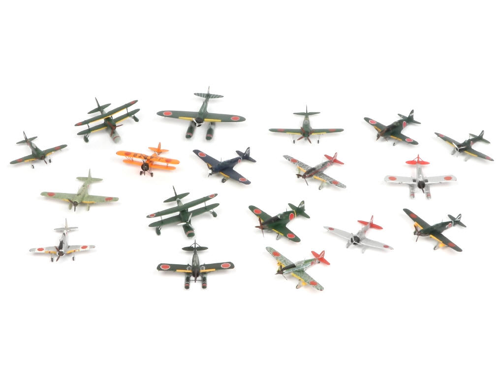 Lot 81 - DIVERS (18)