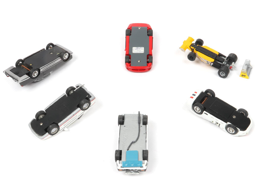 Lot 141 - DIVERS (6)