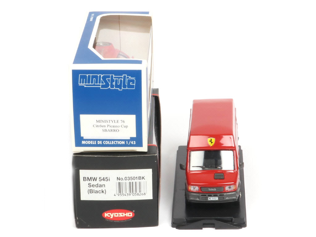 Lot 138 - DIVERS (3)