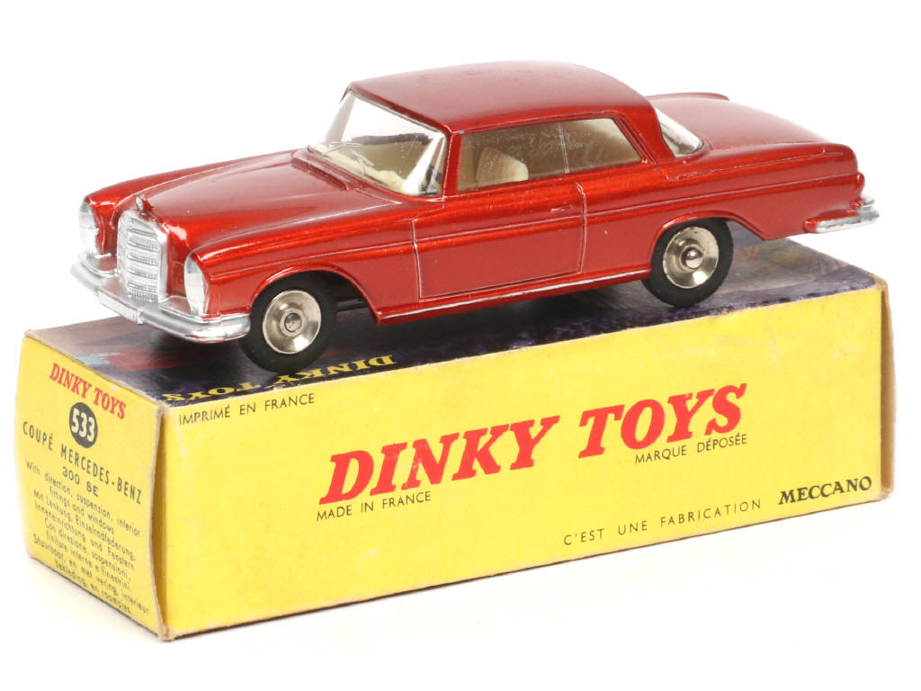 Lot 277 - DINKY TOYS (FRANCE) (1)