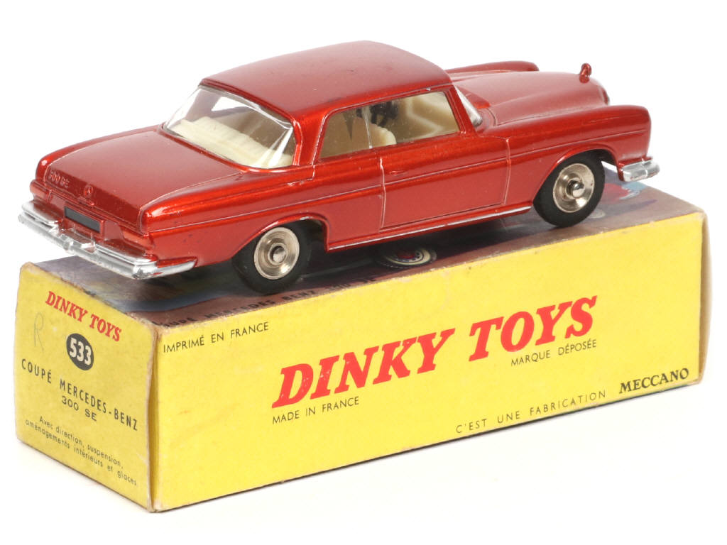 Lot 277 - DINKY TOYS (FRANCE) (1)