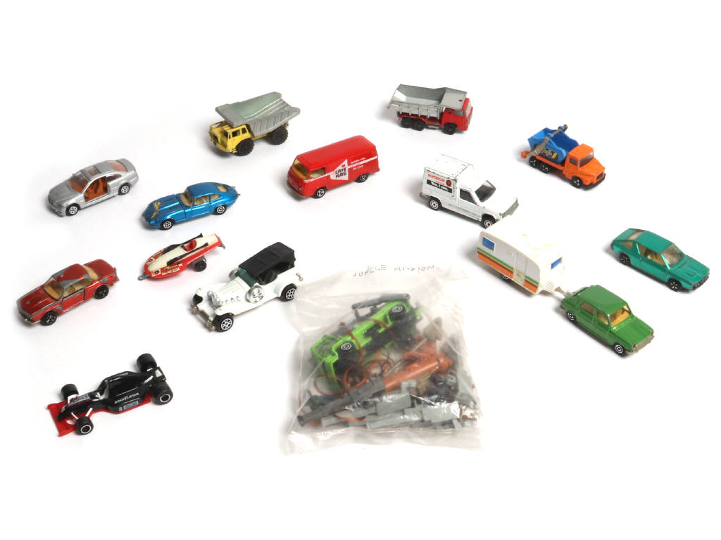 Lot 254 - MAJORETTE (FRANCE) (15)