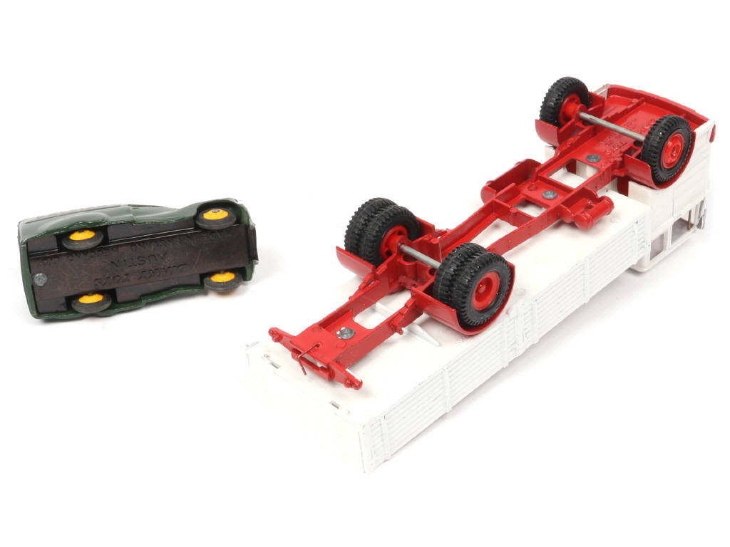 Lot 228 - DINKY TOYS (GB) (3)