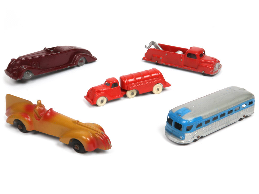 Lot 109 - DIVERS (5)