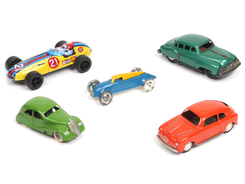 Lot 181 - DIVERS (5)