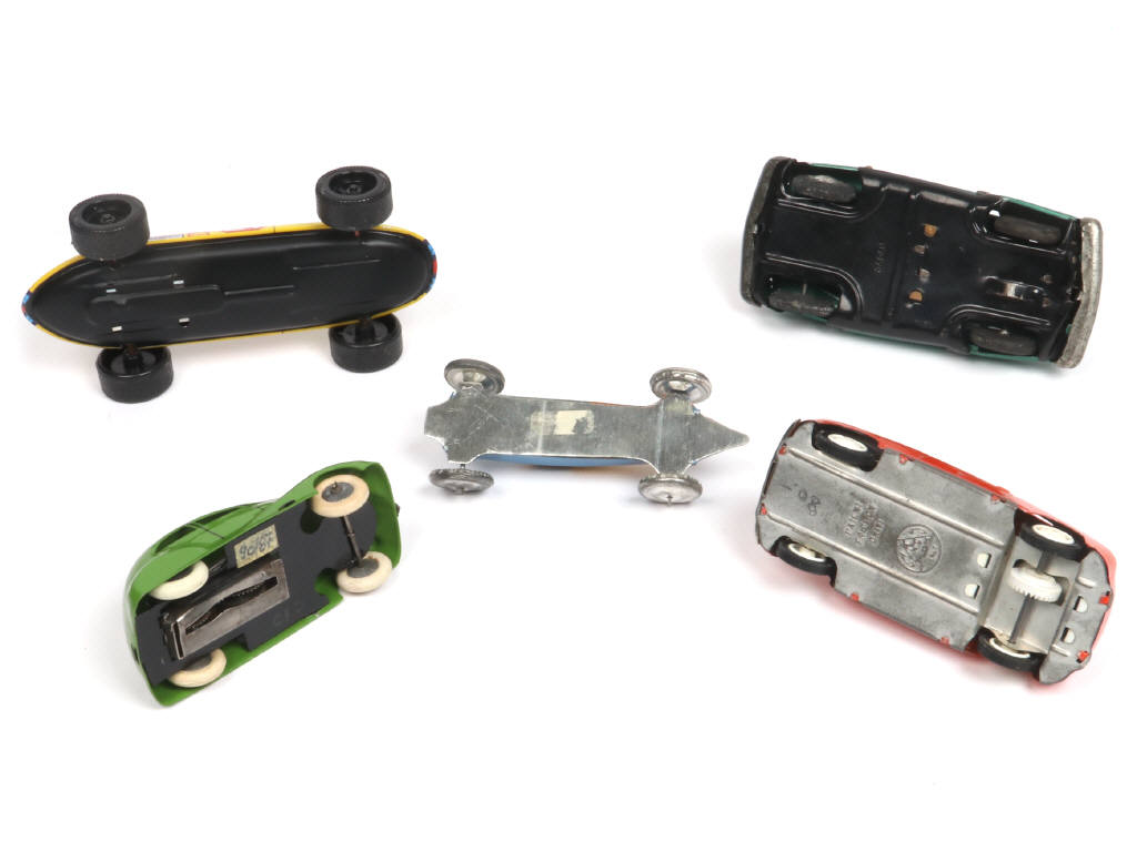 Lot 181 - DIVERS (5)