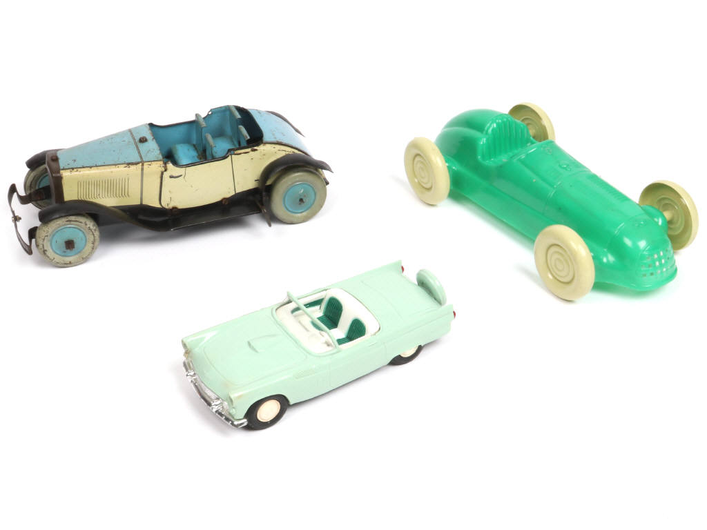 Lot 123 - DIVERS (3)