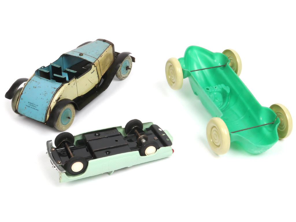 Lot 123 - DIVERS (3)