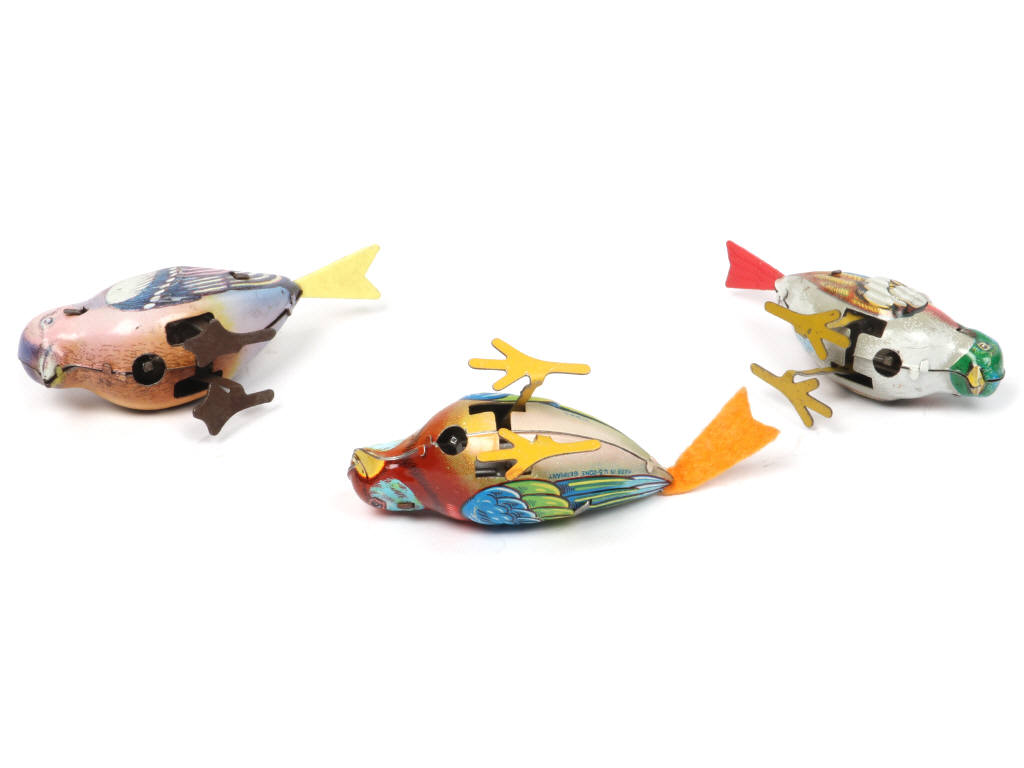 Lot 165 - DIVERS (3)