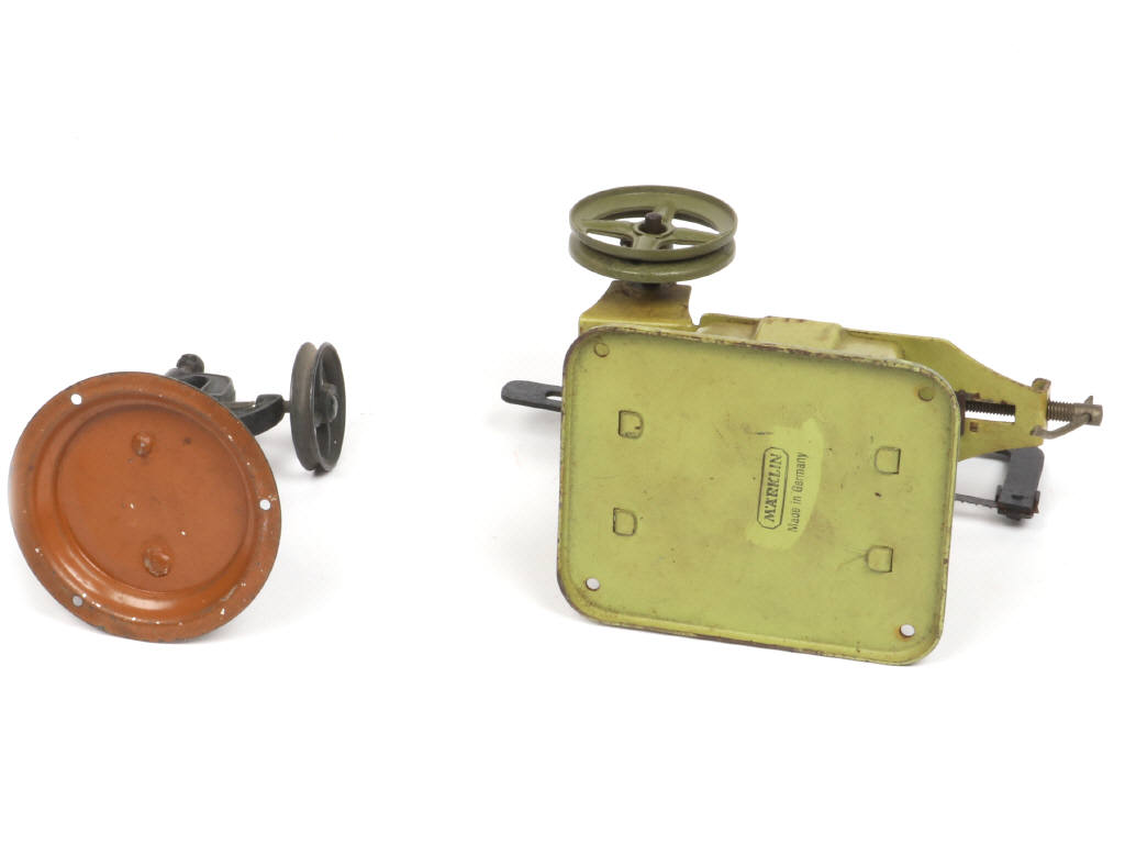 Lot 158 - DIVERS (2)