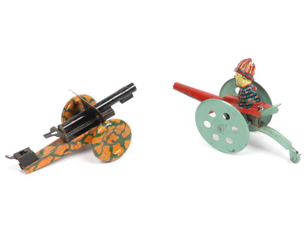 Lot 157 - DIVERS (2)